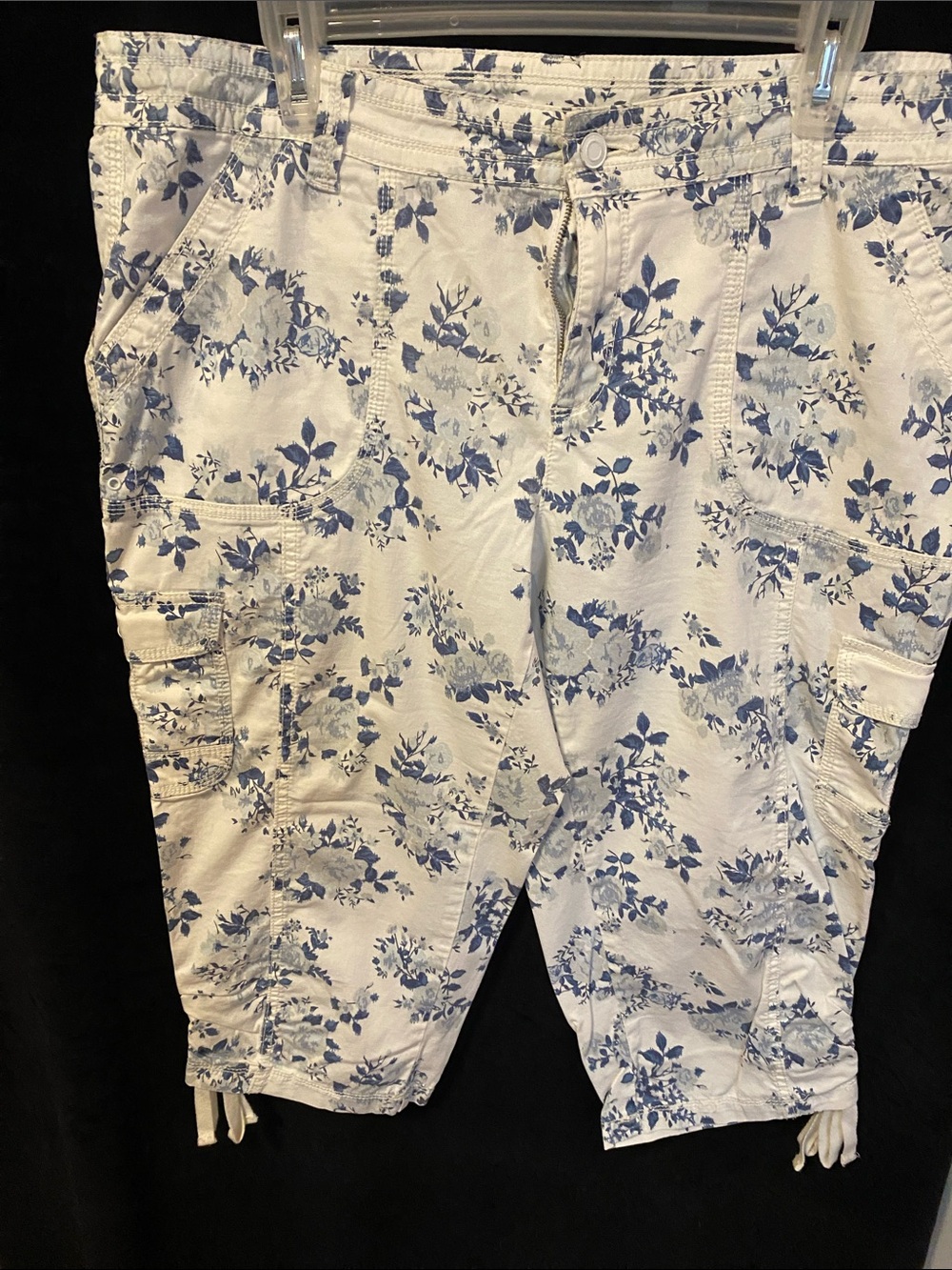 Faded Glory White Capri Pants with Blue Floral Print